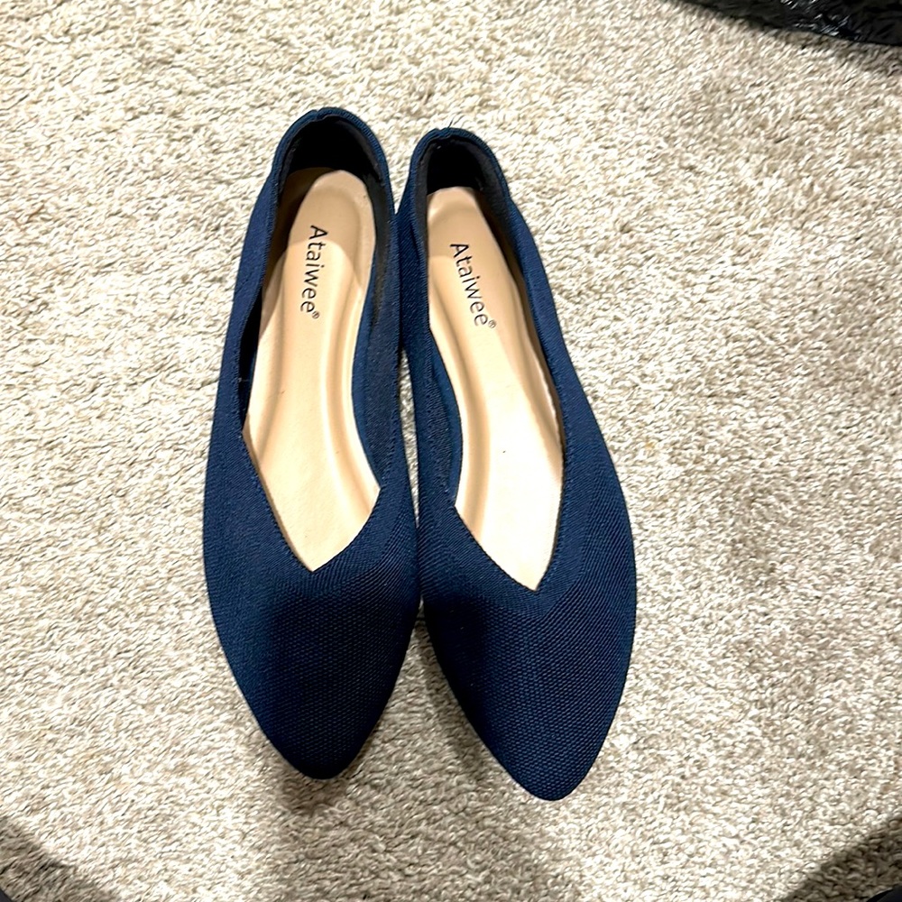 New, never warn navy Ataiwee 9W shoes